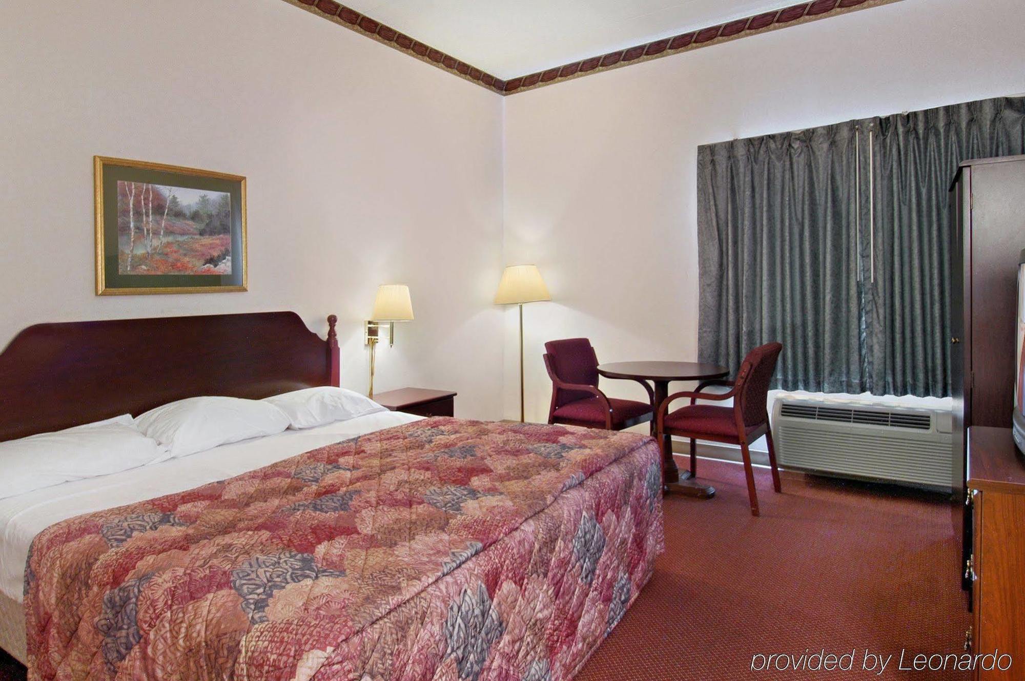 Red Roof Inn Hendersonville Eksteriør billede