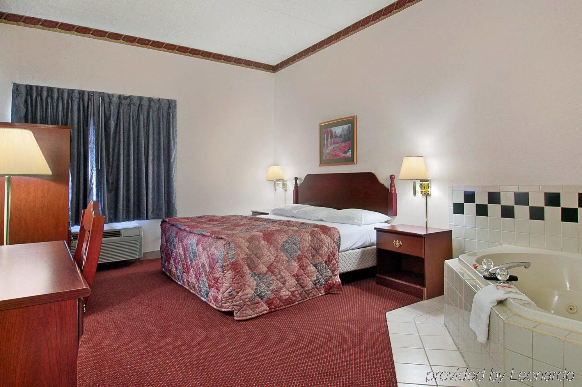 Red Roof Inn Hendersonville Eksteriør billede